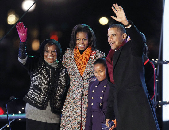 Barack Obama, Michelle Obama, Malia Obama, Sasha Obama, Marian Robinson – Photo by AP