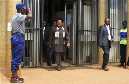 Zimbabwe's Vice President Joyce Mujuru leaves the Harare Magistrates court during the inquest of the her husband liberation leader General Solomon Mujuru, who died last August in a fire his farm house in Beatrice, about 50km south of the capital Harare, February 3, 2012.  REUTERS/Philimon Bulawayo
