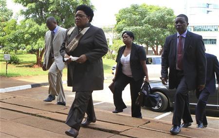 Zimbabwe's Vice President Joyce Mujuru enters the Harare Magistrates court during the inquest of  her husband General Solomon Mujuru, who died last August in a fire at his farm house in Beatrice, about 50km south of the capital Harare, February 3, 2012.  REUTERS/Philimon Bulawayo