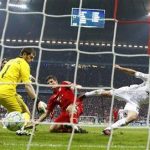 Mario Gomez (C) of Bayern Munich scores his team's winning goal against Real Madrid during their Champions League semi-final first leg match, April 17, 2012. REUTERS/Kai Pfaffenbach