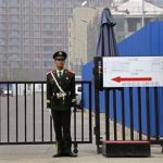 A paramilitary police officer stands guard outside the U.S. embassy in Beijing April 30, 2012. REUTERS/Petar Kujundzic