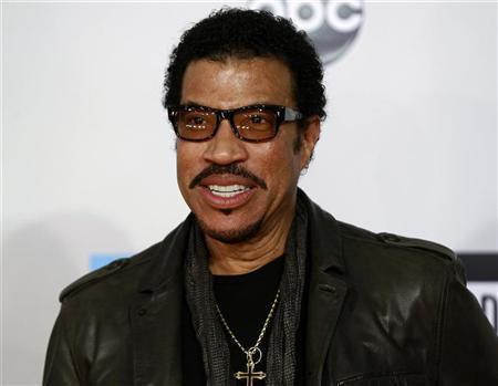 Singer Lionel
Richie arrives at the 2011 American Music Awards in Los Angeles Singer Lionel Richie arrives at the 2011 American
Music Awards in Los Angeles November 20, 2011. REUTERS/Danny Moloshok