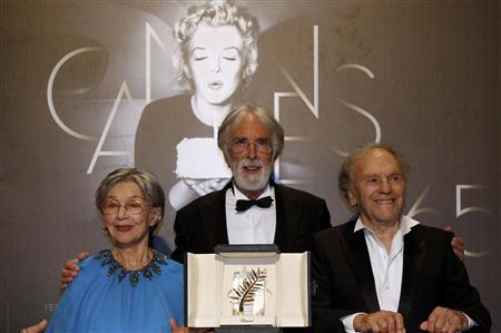 Director Michael Haneke poses with actors Emmanuelle Riva (L) and Jean-Louis Trintignant (R) during a photocall after receiving the Palme d'Or award for the film "Amour" (Love) at the 65th Cannes Film Festival, May 27, 2012. REUTERS/Jean-Paul Pelissier