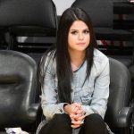 Selena Gomez Admits She Has ?onfidence Issues