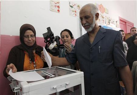 Algeria's National Liberation Front leader Belkhadem casts his ballot during parliamentary
elections at a polling station in Algiers Algeria's National Liberation
Front (FLN) leader Abdelaziz Belkhadem casts his ballot during parliamentary elections at a polling
station in Algiers May 10, 2012. REUTERS/Louafi Larbi