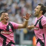 Juventus' Alessandro Del Piero celebrates with his teammate Simone Padoin after scoring against Atalanta during their Serie A match, May 13, 2012. REUTERS/Giorgio Perottino