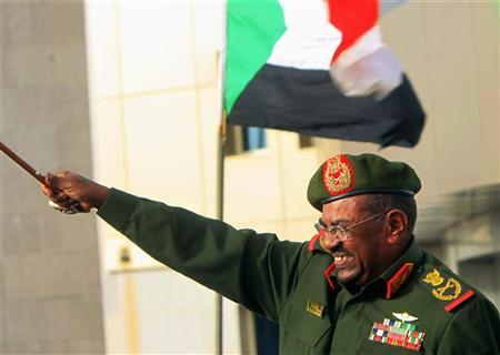 Sudanese President Omar Hassan al-Bashir waves to supporters after receiving victory greetings at the Defence Ministry, in Khartoum April 20, 2012. REUTERS/ Mohamed Nureldin Abdallah