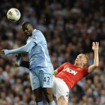 Manchester United's Paul Scholes (R) challenges Manchester City's Yaya Toure during their English Premier League soccer match at the Etihad Stadium in Manchester, northern England, April 30, 2012. REUTERS/Nigel Roddis