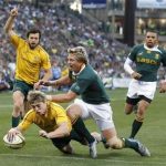 Australia's Wallabies James O'Connor (2nd L) breaks past South Africa's Springboks Jean de Villiers to score during their Tri-Nations rugby union game in Bloemfontein, September 4, 2010. REUTERS/Siphiwe Sibeko