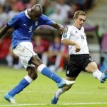 Italy's Mario Balotelli scores his second goal next to Germany's Philipp Lahm (R) during their Euro 2012 semi-final soccer match against Germany at the National stadium in Warsaw, June 28, 2012. REUTERS/Thomas Bohlen
