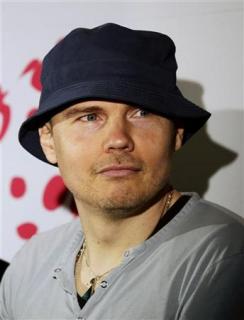 Billy Corgan, lead singer of The Smashing Pumpkins, attends a news conference in Mexico City Billy Corgan, lead singer of The Smashing Pumpkins, attends a news conference in Mexico City August 25, 2010. REUTERS/Henry Romero