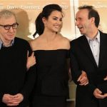 U.S. director Woody Allen (L) poses with Spanish actress Penelope Cruz (C) and Italian actor Roberto Benigni during a photocall for the film" To Rome with Love" in Rome, April 13, 2012. REUTERS/Stefano Rellandini
