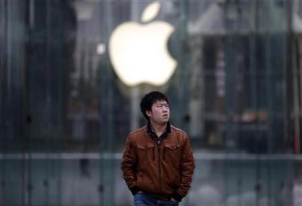 A man walks past an Apple store in Pudong, the financial district of Shanghai February 29, 2012. REUTERS/Carlos Barria