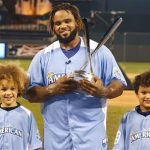 American League All-Star Prince Fielder of the Detroit Tigers and his sons Jaden (L) and Haven pose with the trophy after Fielder won the Major League Baseball All-Star Game Home Run Derby in Kansas City, Missouri, July 9, 2012. REUTERS/Jeff Haynes