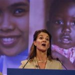 Melinda Gates, wife of Microsoft Corp co-founder Bill Gates, speaks at the London Summit on Family Planning in central London July 11, 2012. REUTERS/Suzanne Plunkett