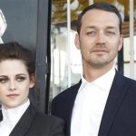 Director Rupert Sanders (R) poses with cast member Kristen Stewart at an industry screening of "Snow White and the Huntsman" in Westwood, California in this May 29, 2012 file photo. REUTERS/Mario Anzuoni/Files