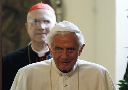 Pope backs his deputy Bertone at centre of VatiLeaks furore Pope backs his deputy Bertone at centre of VatiLeaks furore