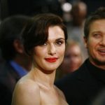 Cast members Rachel Weisz (L) and Jeremy Renner attend the premiere of the film "The Bourne Legacy" in New York July 30, 2012. REUTERS/Eric Thayer