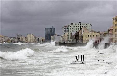 Waves crash against Havana's seafront boulevard 'El Malecon' Waves crash against Havana's seafront boulevard 'El Malecon' August 26, 2012. REUTERS/Desmond Boylan