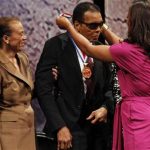 Boxing great Muhammad Ali (C) is awarded the Liberty Medal by his daughter Laila (R), as his wife Lonnie looks on, at the National Constitution Center in Philadelphia, Pennsylvania, September 13, 2012. Ali, retired world heavyweight title holder, received the $100,000 award, sponsored by the nonprofit National Constitution Center, in recognition for his humanitarian efforts and work for civil rights at an awards ceremony on Thursday. REUTERS/Tim Shaffer