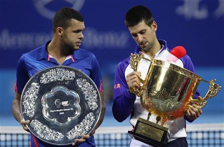Serbia's Novak Djokovic (R) stands with France's Jo-Wilfried Tsonga with their trophies after winning the men's singles final at the China Open tennis tournament in Beijing October 7, 2012. REUTERS/Jason Lee