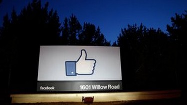 Facebook 'likes' automatically added without user-clicks