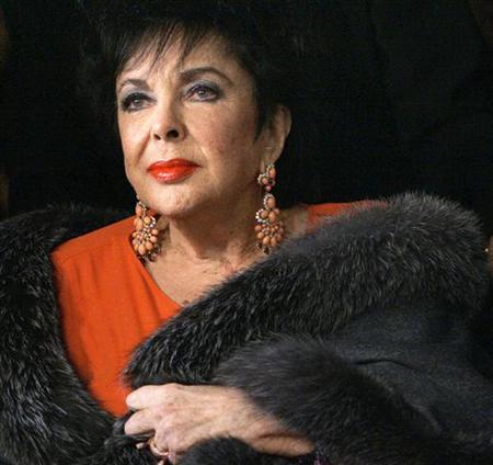 Elizabeth Taylor arrives for a play in Los Angeles in this December 1, 2007 file photo. REUTERS/Mario Anzuoni/Files