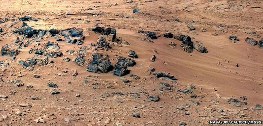 Nasa's Curiosity Mars rover to scoop sand sample