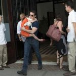 Actor Tom Cruise carries his daughter Suri as they make their way from a hotel in New York, July 17, 2012. REUTERS/Keith Bedford