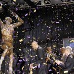 (L - R)Former Los Angeles Lakers basketball player and NBA Hall of Famer Kareem Abdul-Jabbar looks at a bronze statue of himself as it is unveiled, while others including Earvin "Magic" Johnson, James Worthy, Richard Lapchick, Eddie Doucette and Pat Riley stand with him, in Star Plaza, outside Staples Center in Los Angeles November 16, 2012. REUTERS/Danny Moloshok
