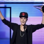 Justin Bieber accepts the award for favorite pop rock album for "Believe" at the 40th American Music Awards in Los Angeles, California, November 18, 2012. REUTERS/Danny Moloshok
