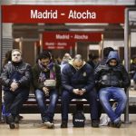 Commuters wait for trains at Atocha rail station during a 24-hour nationwide general strike in Madrid, November 14, 2012. REUTERS/Paul Hanna