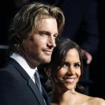 Actress Halle Berry and model Gabriel Aubry pose as they arrive at the 2009 Vanity Fair Oscar Party in West Hollywood, California, in this February 22, 2009 file photo. The father of Halle Berry's daughter is headed to court after he was arrested following a fistfight with her fiance outside the Oscar winning actress' Los Angeles home on Thanksgiving, police said. REUTERS/Danny Moloshok/Files