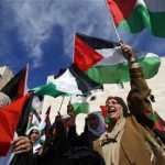 Palestinians wave flags during a rally in support of President Mahmoud Abbas' efforts to secure a diplomatic upgrade at the United Nations, in the West Bank city of Ramallah November 25, 2012. REUTERS/Marko Djurica