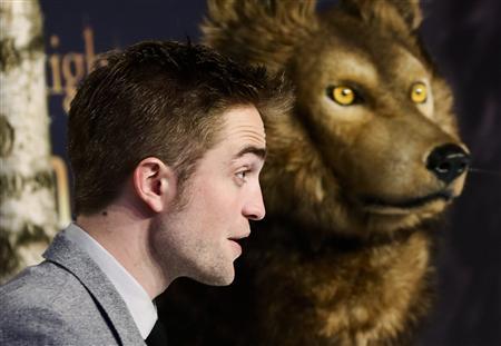 Cast member Robert Pattinson poses for pictures before the German premiere of The Twilight Saga: Breaking Dawn Part 2 in Berlin, November 16, 2012. REUTERS/Thomas Peter
