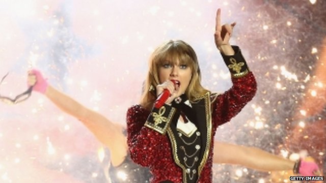 Taylor Swift and Justin Bieber win three MTV EMA Awards