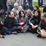 Diyarbakir Mayor Osman Baydemir (2nd L) chats with pro-Kurdish Peace and Democracy Party (BDP) lawmakers Nursel Aydogan (3rd L), Ayla Akat (2nd R) and Sirri Sureyya Onder (R) during a protest in support of Kurdish hunger strikers, in Diyarbakir, southeastern Turkey, November 3, 2012. REUTERS/Stringer
