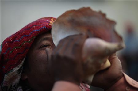 Mayan priest Tun blows conch shell horn during pre-Hispanic mass of "Segunda Conexion" outside the Chi Ixim church in Tactic Mayan priest Carlos Tun blows a conch shell horn during the pre-Hispanic mass of "Segunda Conexion" (Second Connection) to commemorate the 13th bak'tun, an epoch lasting roughly 400 years, outside the Chi Ixim church in Tactic, Alta Verapaz region, December 20, 2012. On December 21, an era closes in the Maya Long Count calendar, an event that has been likened by different groups to the end of days, the start of a new, more spiritual age or a good reason to hang out at old Maya temples across Mexico and Central America. The Chi Ixim church is a sacred Mayan site. REUTERS/Jorge Dan Lopez