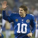 New York Giants quarterback Eli Manning waves as he runs off the field after they beat the New Orleans Saints in their NFL football game in East Rutherford, New Jersey, December 9, 2012. REUTERS/Ray Stubblebine