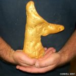 Australian amateur prospector finds massive gold nugget