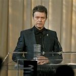 Singer David Bowie receives the Webby Lifetime Achievement award during the 11th annual Webby Awards honoring online content in New York June 5, 2007. REUTERS/Lucas Jackson