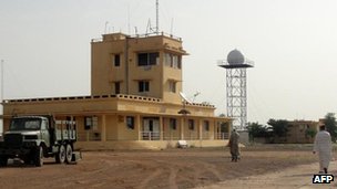 Mali conflict: French 'enter last rebel town of Kidal'