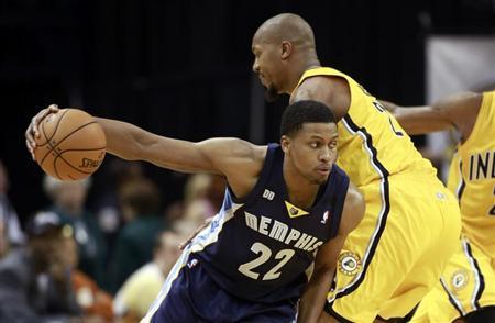 Memphis Grizzlies forward Rudy Gay drives against Indiana Pacers forward David West during the fourth quarter of their NBA basketball game in Indianapolis, Indiana December 31, 2012. REUTERS/Brent Smith
