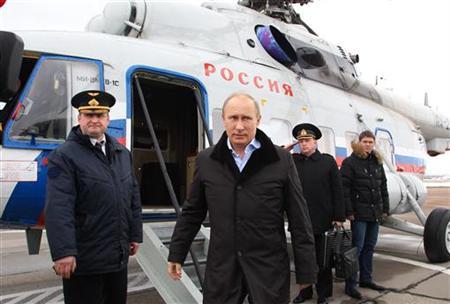 Russian President Vladimir Putin (C) arrives at the town of Krymsk in the Krasnodar region January 11, 2013. REUTERS/Mikhail Klimentyev/RIA Novosti/Pool