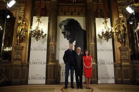 "Lincoln" director Steven Spielberg (C) and cast members Daniel Day-Lewis and Sally Field pose during a photocall to promote the movie in Madrid January 16, 2013. REUTERS/Susana Vera