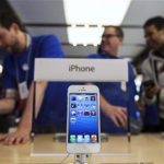An Apple iPhone 5 phone is displayed in the Apple Store on 5th Avenue in New York, September 21, 2012. REUTERS/Lucas Jackson