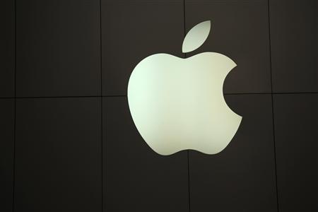 The Apple logo is pictured at the company's flagship retail store in San Francisco, California January 23, 2013. Apple results are due after market closes around worries about the profit potential in the tech sector, increased amid questions about waning demand for Apple Inc products and a weak outlook from Intel Corp last week. REUTERS/Robert Galbraith (UNITED STATES - Tags: BUSINESS LOGO)