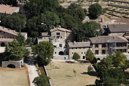 An aerial view of the 17th-century Chateau Miraval, the $60 million estate which is owned by actors Brad Pitt and Angelina Jolie, is seen in the village of Correns, southern France, August 10, 2012. REUTERS/Philippe Laurenson