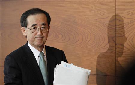 Bank of Japan Governor Masaaki Shirakawa leaves a news conference in Tokyo February 14, 2013. REUTERS/Yuya Shino