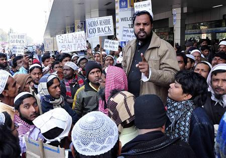Demonstrators gather outside Netaji Subhas Chandra Bose International Airport to protest against a visit by British author Salman Rushdie in Kolkata January 30, 2013. REUTERS/Stringer